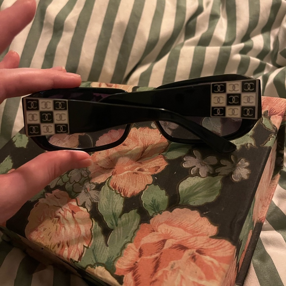 CHANEL sunglasses - Picture 3 of 6